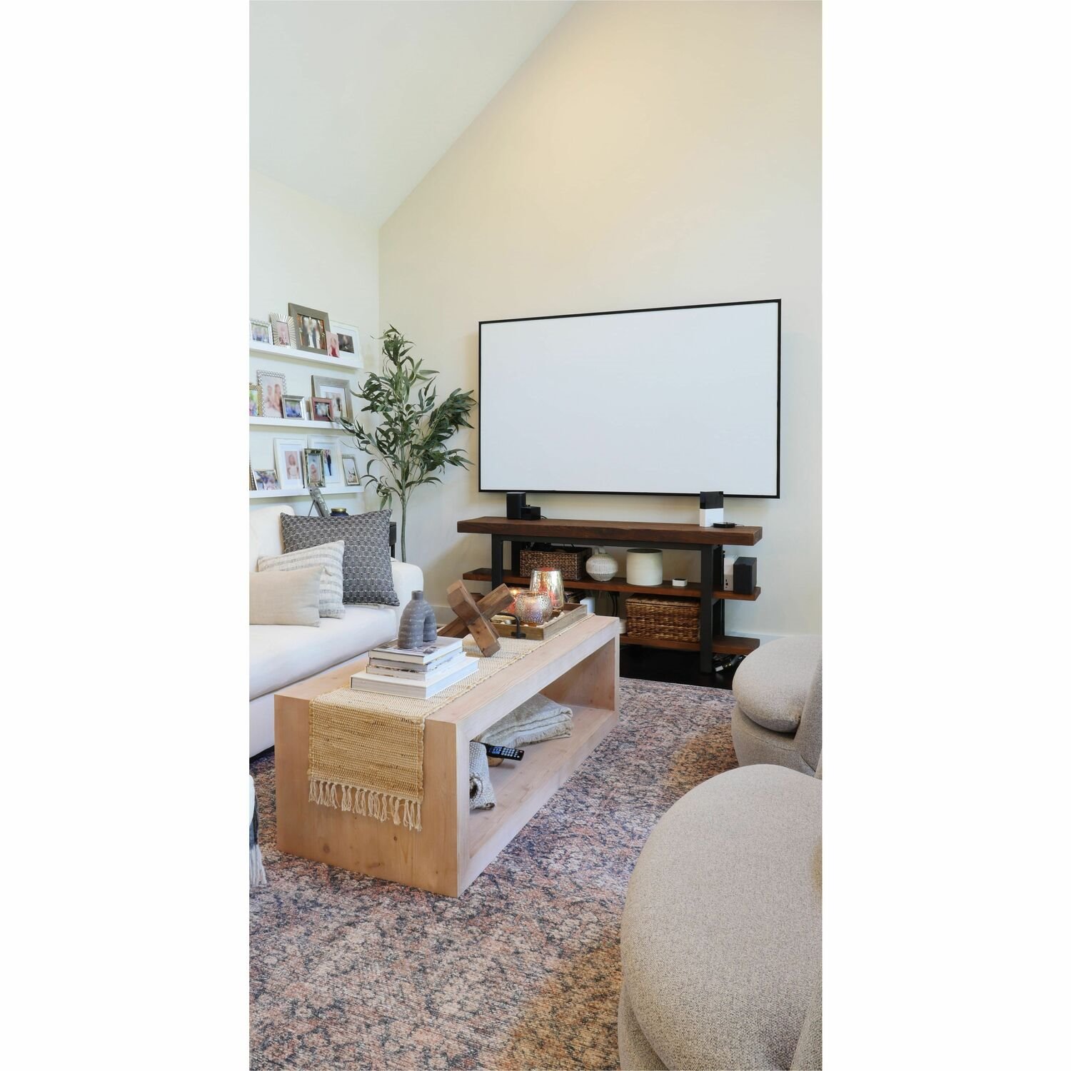 Draper StyleLine 161" Projection Screen
