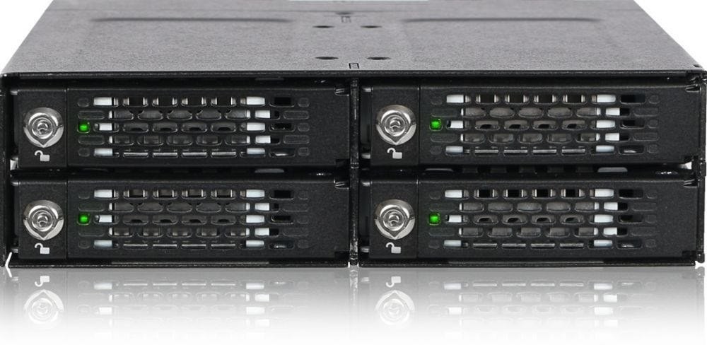 Icy Dock IcyDock 4X M.2 NVMe To 4X MiniSAS HD In 1X 5.25" Bay Mob Rac