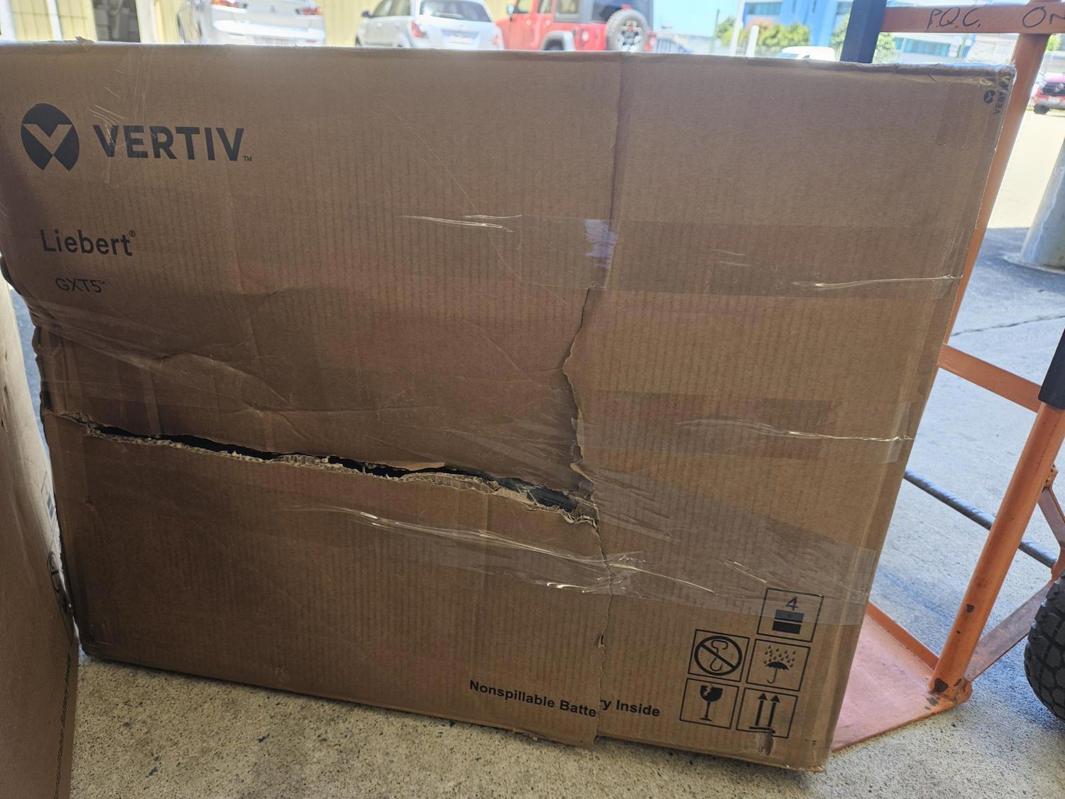 Vertiv The Vertiv Liebert External 72V Ups Battery Cabinet Provides Extended Runtime During An Outage. Compatible With Liebert Gxt5-3000Lvrt2uxl (3000 Va) Ups Systems. It Has Auto Detection Connectivi