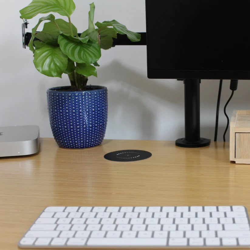 Ergonomyx Wireless Phone Charger - In-Desk