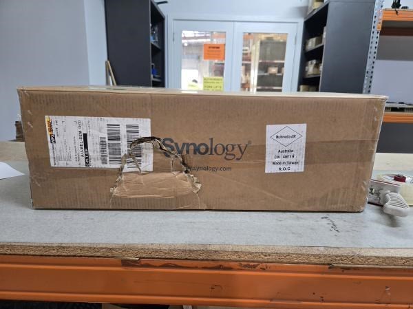 Synology Box Damage Synology RackStation RS2423RP+ 12-Bay 3.5" Diskless Nas, 2xGbE+ 1 X 10GbE (RJ45) (2U Rack), Amd RyzenTM , 8GB Ram